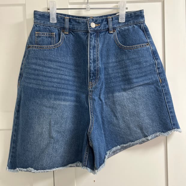 솔티페블 언발란스 컷팅 데님 쇼츠