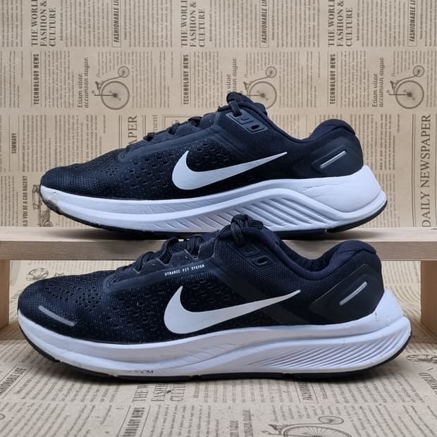 나이키 에어 줌 스트럭쳐2 운동화250