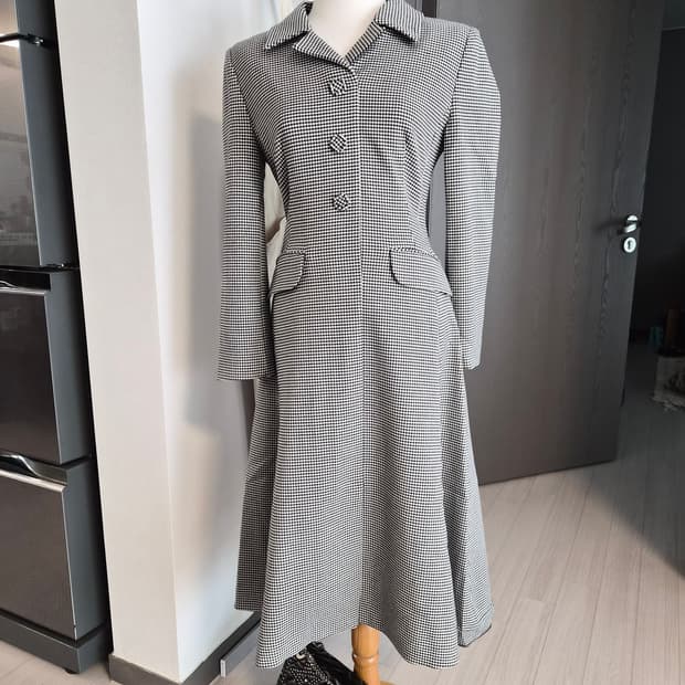 JJ 지고트(JJ JIGOTT)**의 하운드투스 체크 패턴 원피스