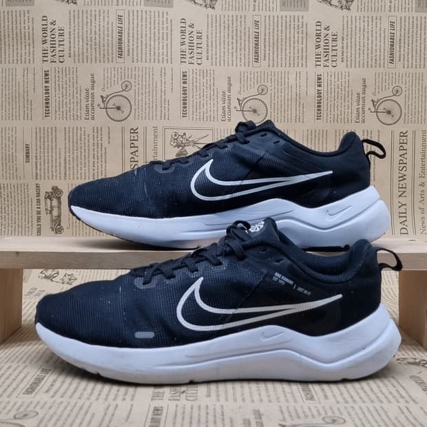 나이키 다운시프터 12 런닝화 255