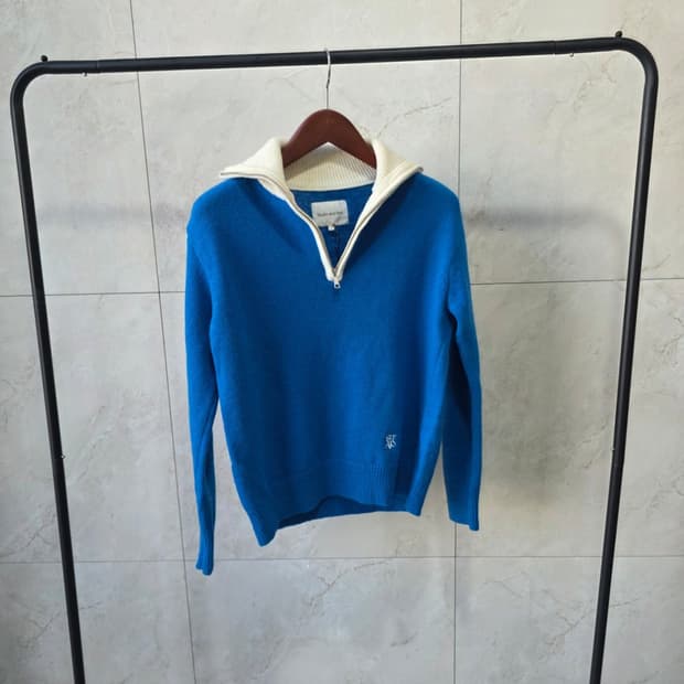 배색반집업 니트