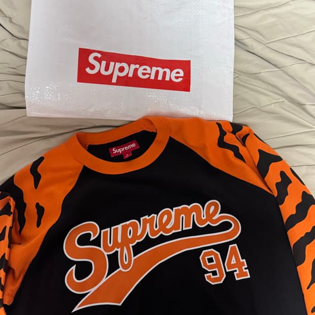 Supreme 롱슬리브