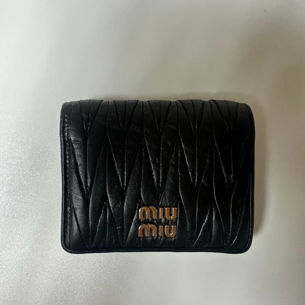 미우미우 칸센트 반지갑 블랙
