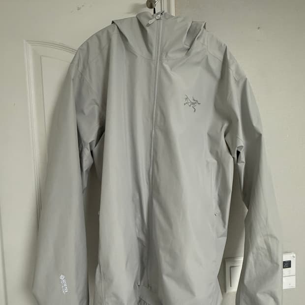 아크테릭스 솔라노 후디 솔리튜드 l