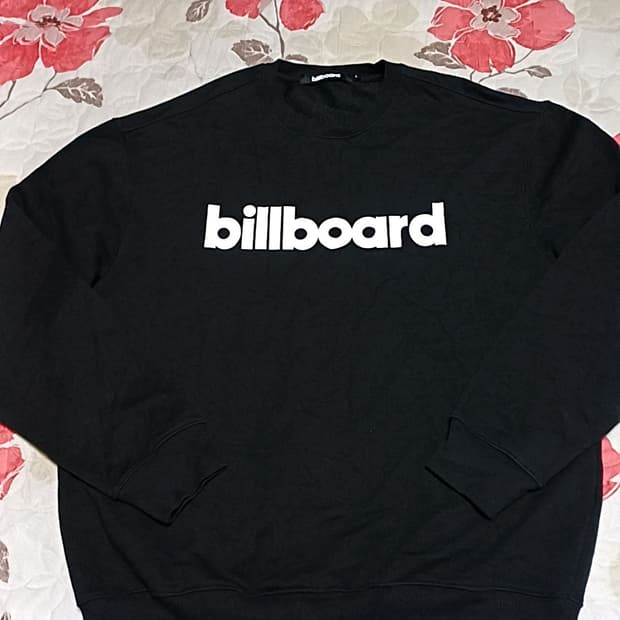 빌보드 오버핏맨투맨 실측105 가슴60 기장71