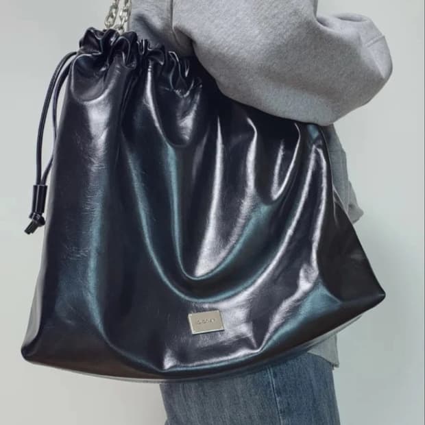 배드지지 블랙 체인 숄더백