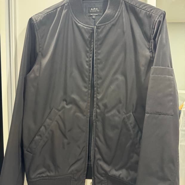 아페세 봄버 자켓