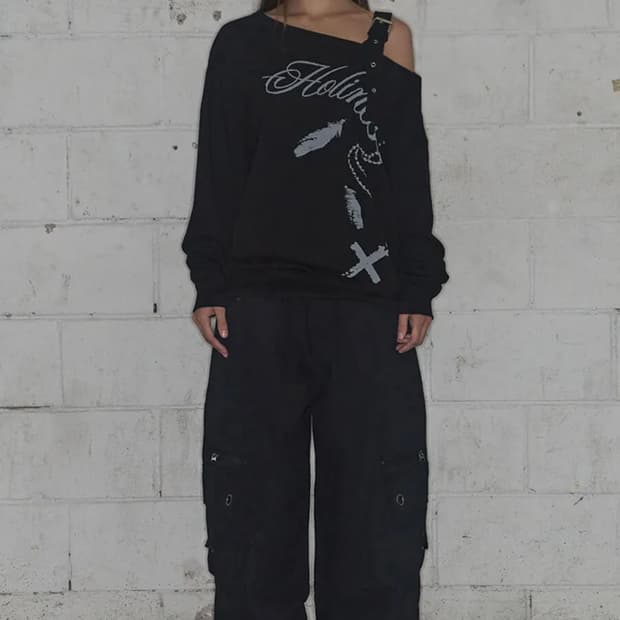 팬시클럽 원숄더 버클 맨투맨