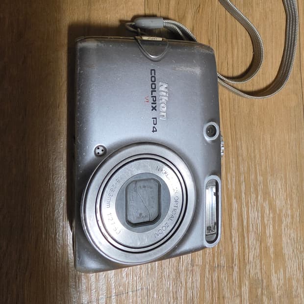 니콘 쿨픽스 p4