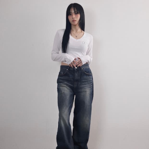 애즈온 slinn v neck tee white