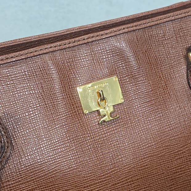 꾸레쥬 금속장식 브라운 레더 숄더백