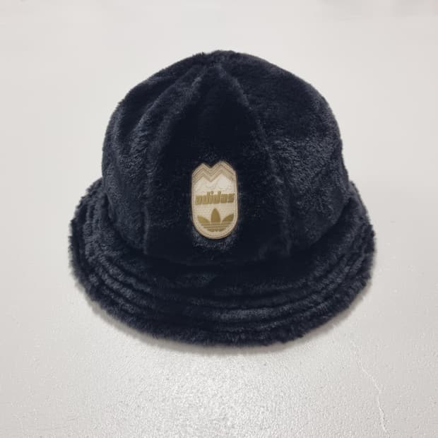 아디다스 페이크퍼 버킷햇 - OS