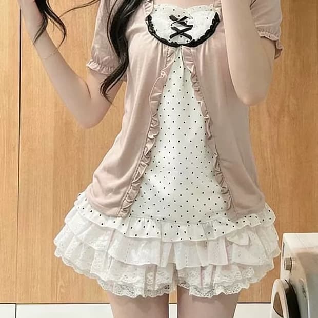 새상품 히메갸루 딸기 도트 프릴 반팔 블라우스