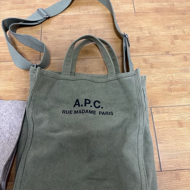 A.P.C. 아페쎄 르 코퍼레이션 토트백 카키