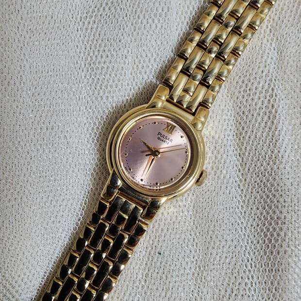 Pulsar 펄사  쿼츠 금장 여성 시계