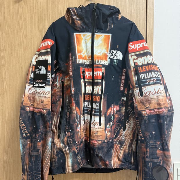 슈프림 노스페이스 타임스퀘어 바람막이