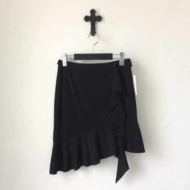 Frill drop point skirt