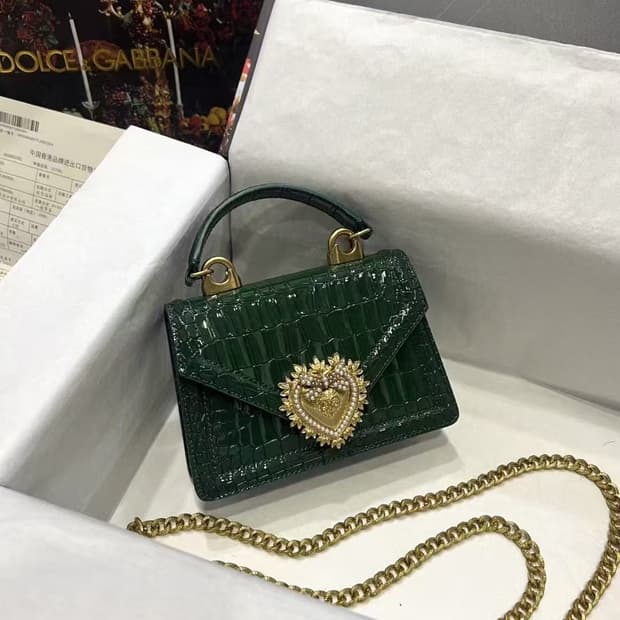 돌체앤가바나 체인 핸드백 / 사이즈: 19X4.5X13cm
