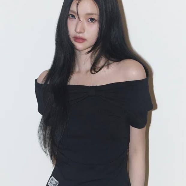 일리고 보우 오프숄더 티 블랙