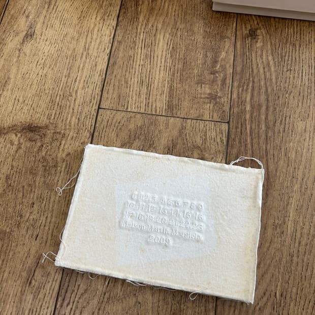 마르지엘라 오브제 탁상용 달력