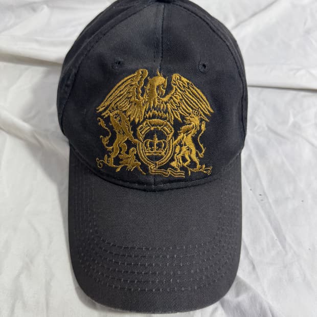 퀸 록 밴드 크레스트 로고 자수 볼캡