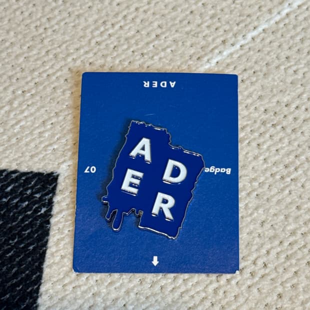 아더에러 성수 익스클루시브 브로치 뱃지