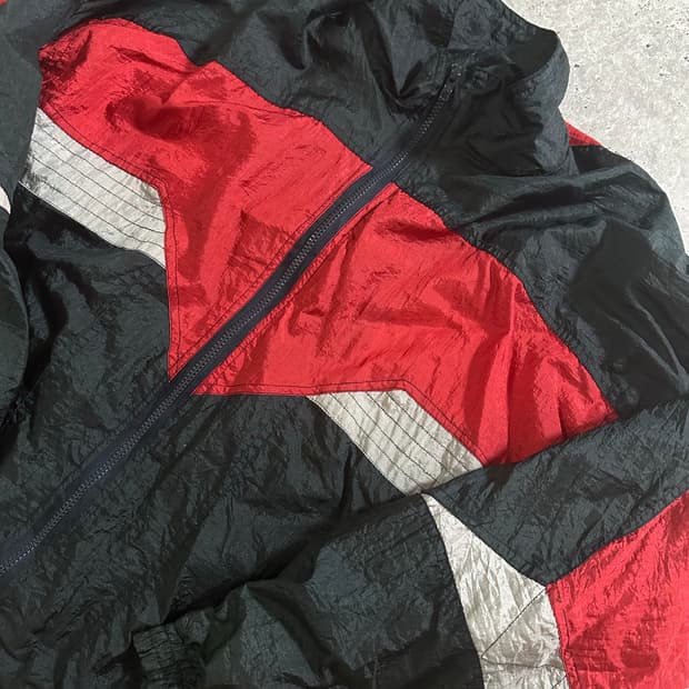 90s 빈티지 블랙 레드 쉐브론 윈드브레이커