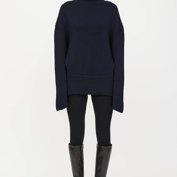 발렌시아가 터틀넥 스웨터