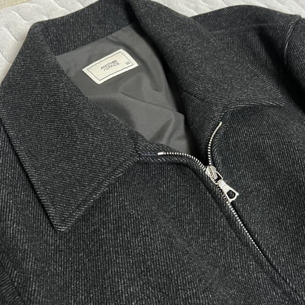 [00] 어나더 오피스 Volume Blouson caviar