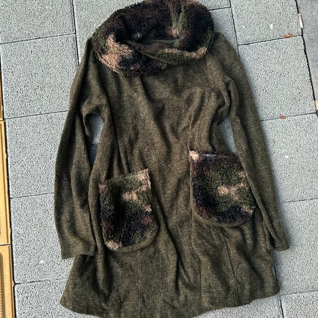 2000s JPN 모리걸 니혼진 카키 밀리터리 부클 니트