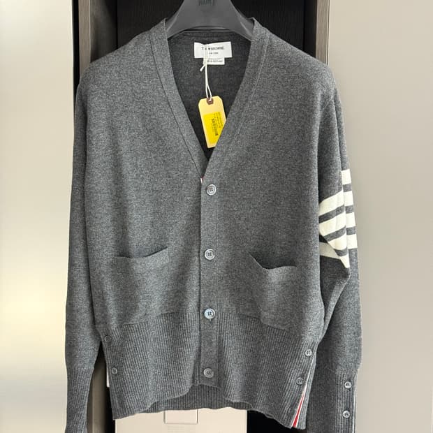 톰브라운 캐시미어 가디건 MKCO01A 00011038