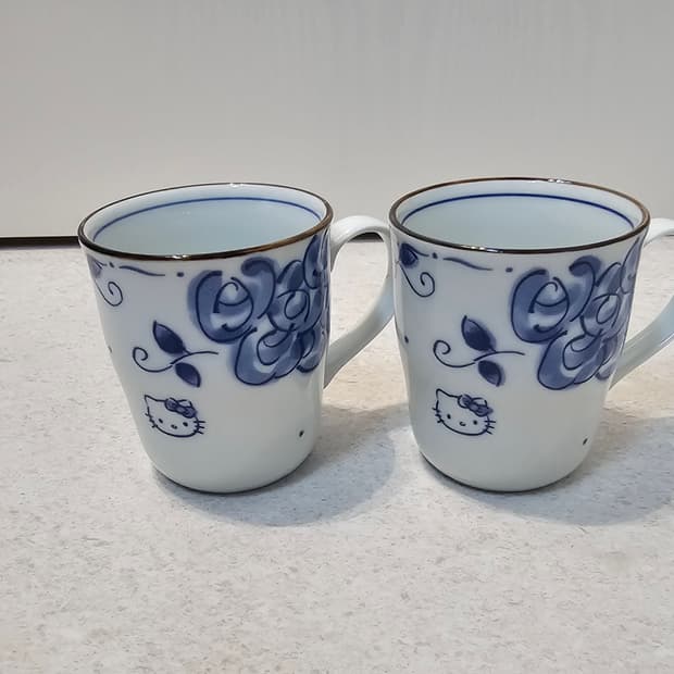 헬로키티 정품 머그잔 2개