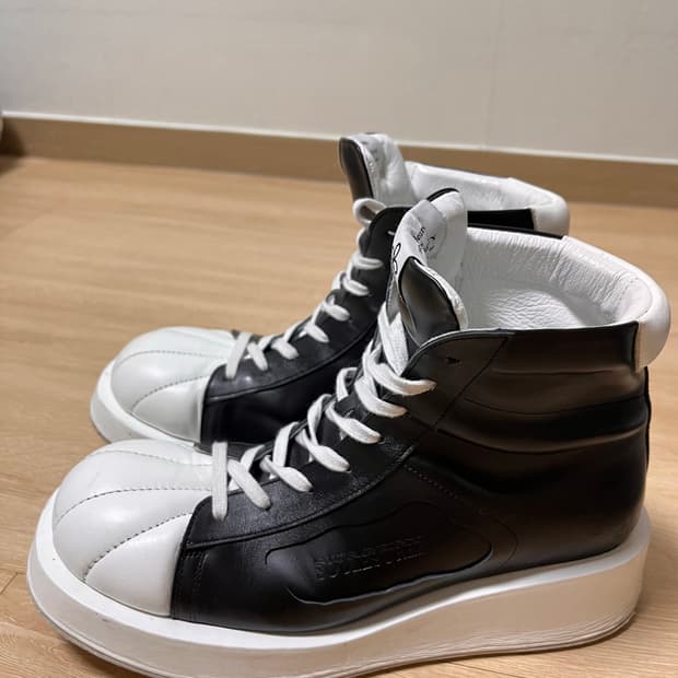 써저리 쏘유레슈어 콜라보 SS006 270사이즈