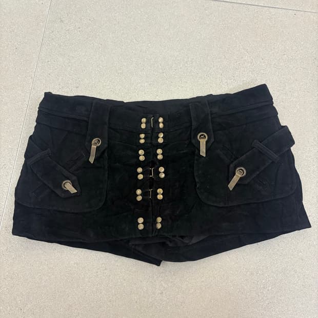 블랙 벨벳 버클 숏츠