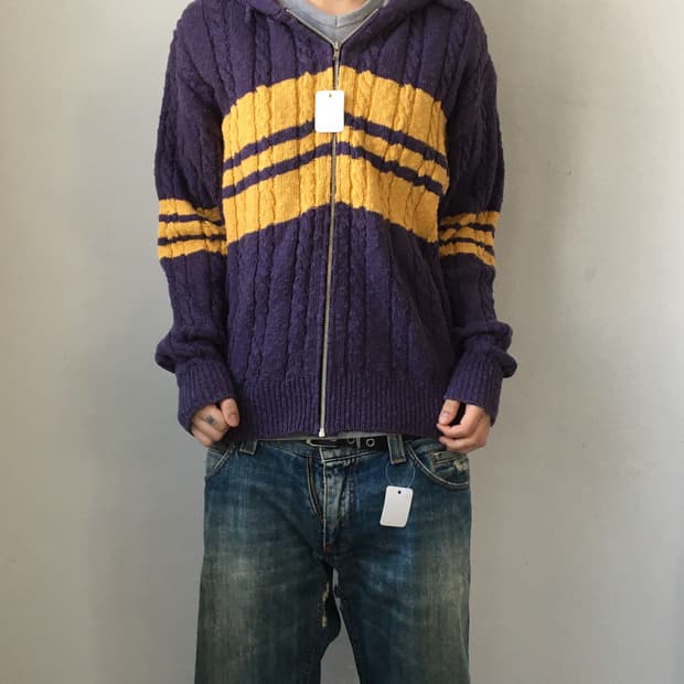 Cable pattern hood knit zip up