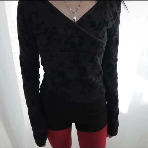 플라워 브이넥 슬림 긴팔티 오리엔탈 홍콩