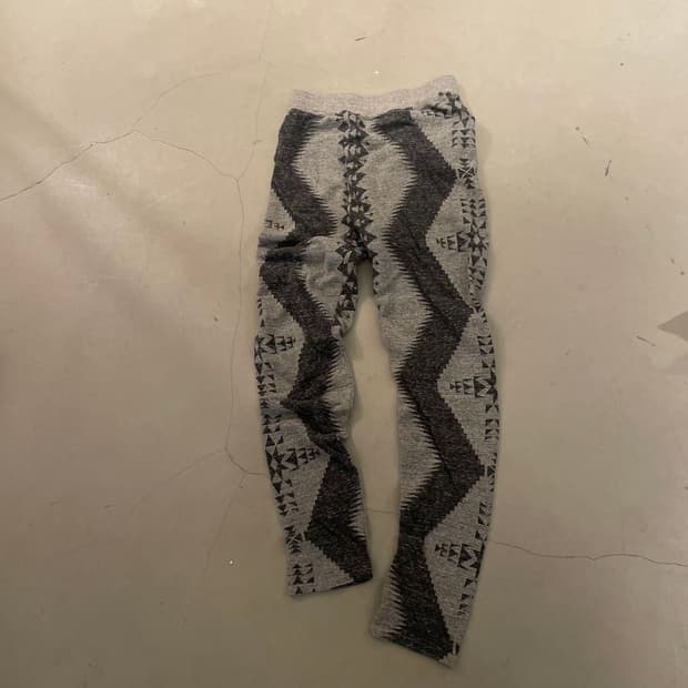 캐피탈 :Native Pattern Knit Leggings