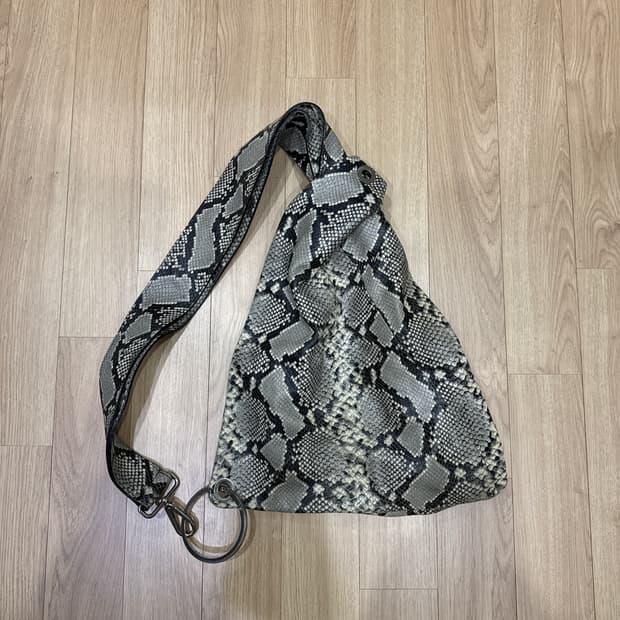 OSOI 오소이 시저링백(2019)