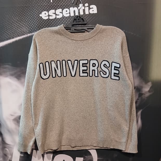 UNIVERSE 레터링 니트