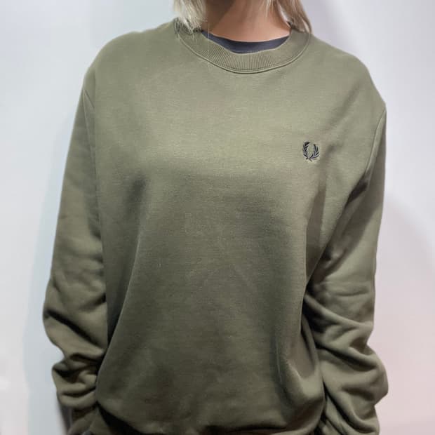 프레드페리 올리브 그린 맨투맨 티셔츠