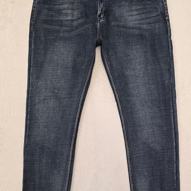 버버리 TB 모노그램 얇은기모청바지.  
싸이즈 37~38