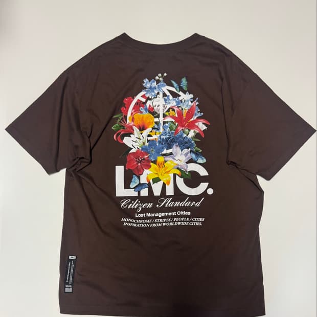 LMC 엘엠씨 플라워 뒷 프린팅 오버핏 반팔 티셔츠 코코아 XL