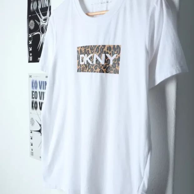 W(M) DKNY 디케이앤와이 도나카란 반팔 티셔츠 화이트-13BEB