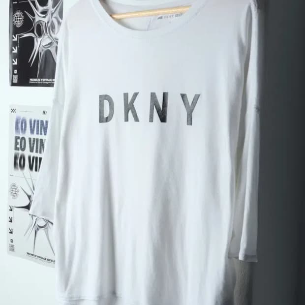 W(S) DKNY 디케이앤와이 도나카란 반팔 티셔츠 부 화이트-150FD