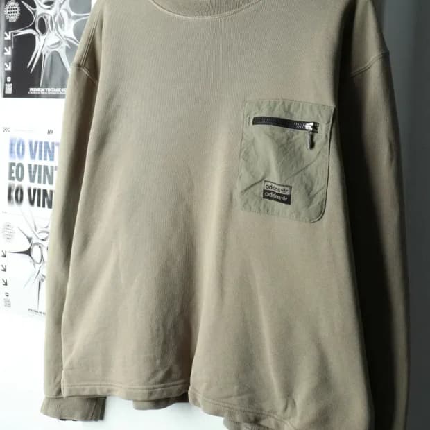 W(M-L) 아디다스 맨투맨 티셔츠 카키 포켓 크롭-15E1A