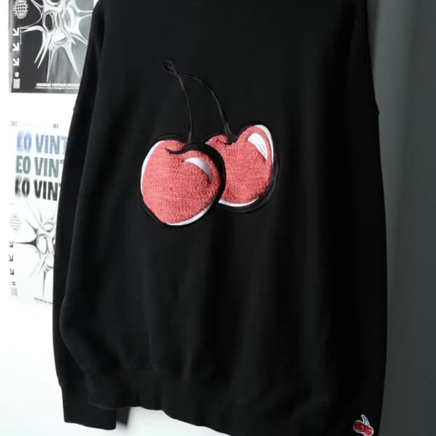 W(M) 키르시 맨투맨 티셔츠 빅로고 자수 블랙 기모-15E21