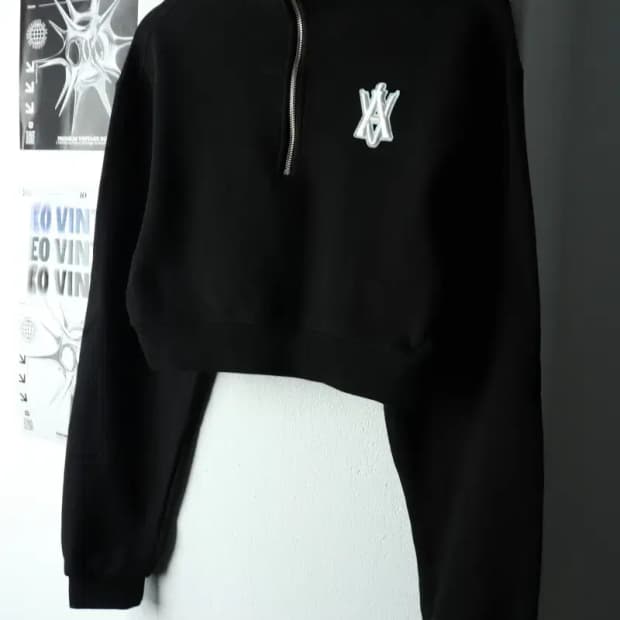 W(L) 아크메드라비 맨투맨 티셔츠 반집업 크롭 블랙-1632A