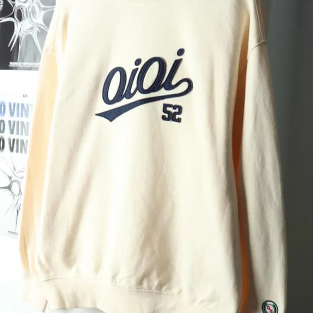 (M) 오아이오아이 맨투맨 티셔츠 빅로고 크림 올드스쿨-167A6