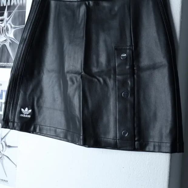 W(M) 아디다스 스커트 치마 오리지널 레더 기모 블랙-23CA