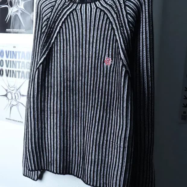 (S-L) 로맨틱크라운 니트 루즈핏 스트라이프 블랙 올드스쿨-16FD6